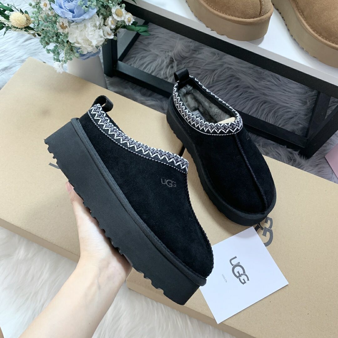 UGG Taz Black